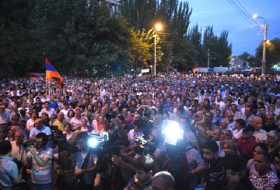 Armenians rally demands resign of Sargsyan